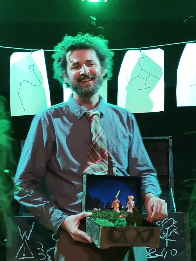 Comédien François Picard sur scène pour le spectacle "La Princesse et l'aigre Nouille" 2022